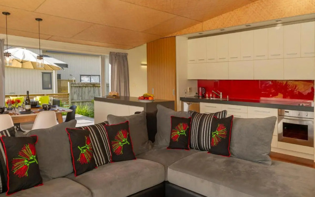 Modpod on The Tee - Matarangi Holiday Home