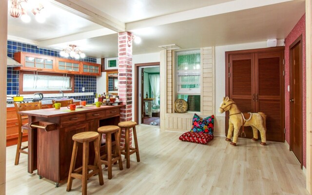 Glam House
