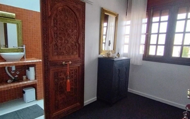 Lhostel