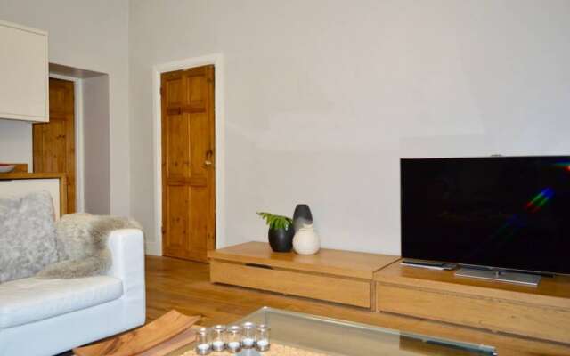 Modern Open-plan Leith Flat