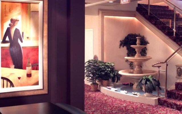 Chateau Louis Hotel & Conference Centre