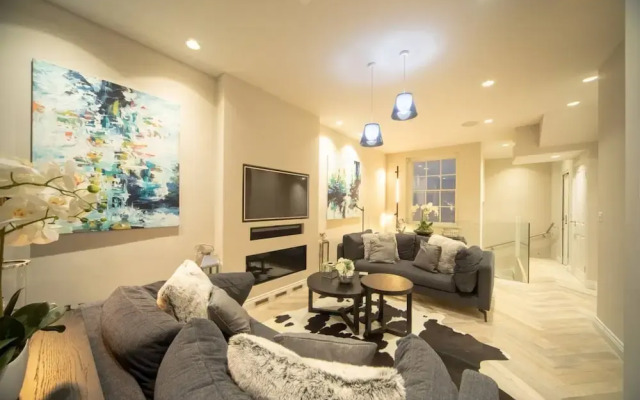 Stunning Deluxe 3BD House in Fitzrovia