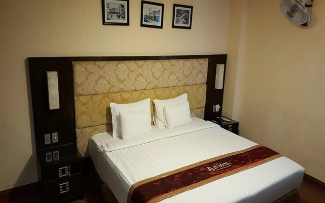 New Moon Hotel