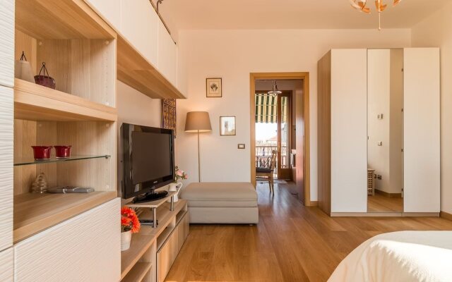 Sunny Canal View in Venice Chic Movida