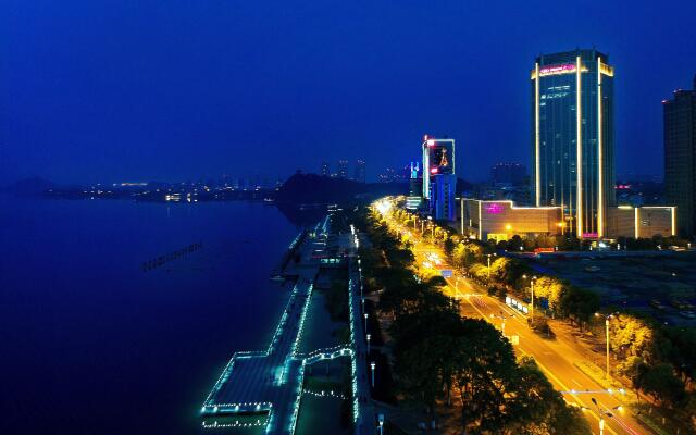 Crowne Plaza Zhenjiang by IHG