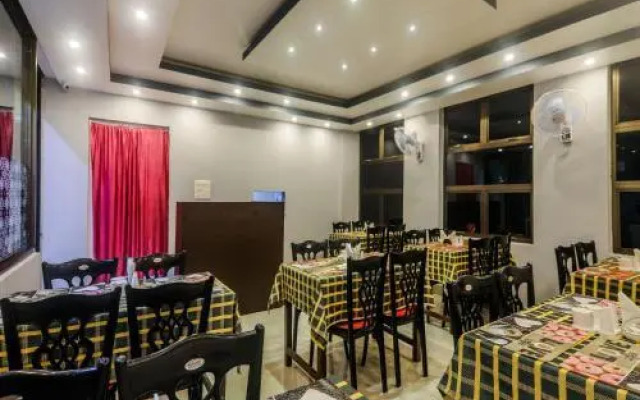 OYO 18528 Field Residency Inn