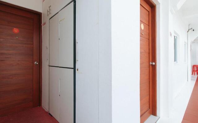 RedDoorz near Mercado del Lago