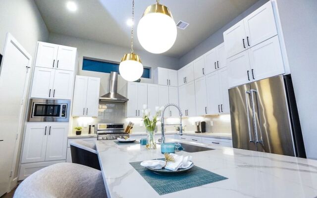 Kaizer Anthony Living