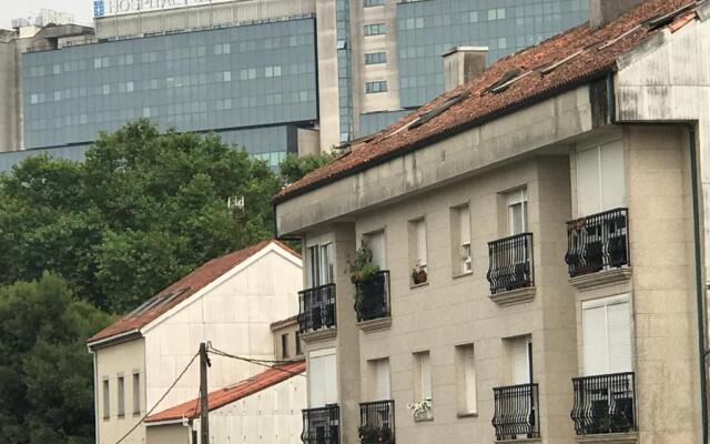 apartamento con amplia terraza cerca del hospital clínico