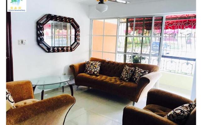 1 DR Huge cozy 3bedroom apartment to stay
