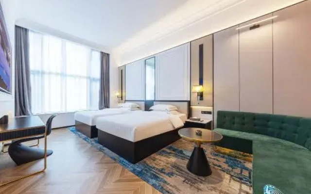 Cloud hguage House hotel