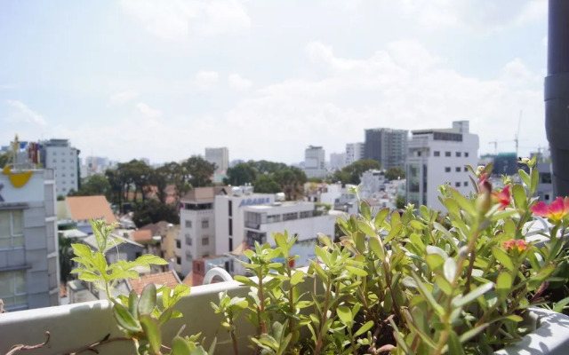 HoLo Garcerie Saigon Serviced HomeStay