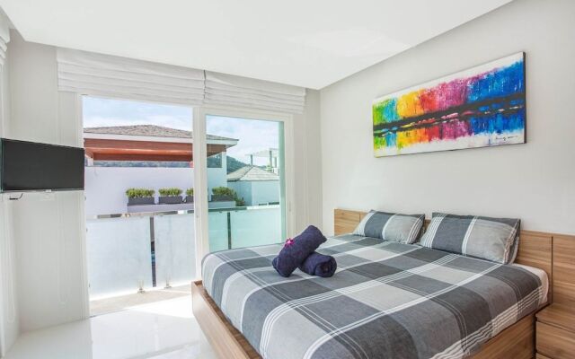 Elegant Designer 4BR Pool Villa Skylight