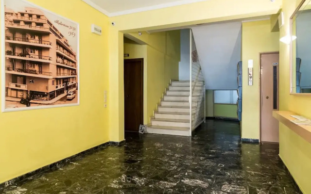 2 bedroom apartment near the Metro