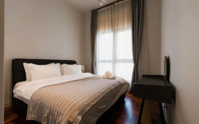 Mews Luxe Residence Apartments