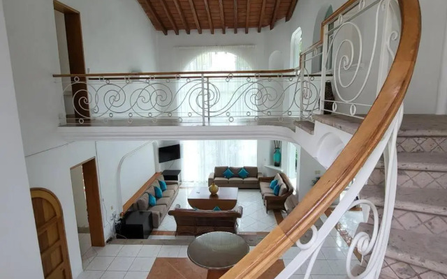 Heated Pool & Chef with Full Staff Included - 30 guest