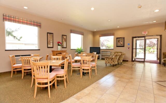 Super 8 Woodburn