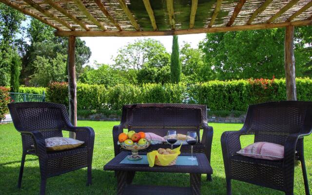 Spacious Cottage in Lucignano with Garden