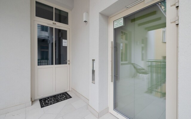 Air Conditioning & Balcony by Renters