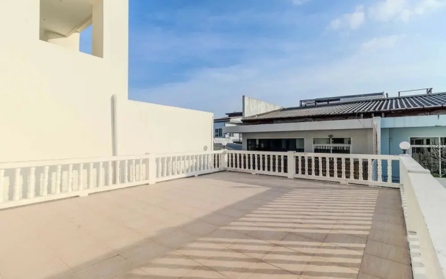 Prime Location  Pool View BBQ V274