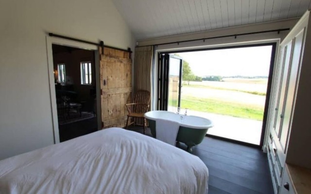Rustic 1-bed Holiday Home in Suffolk Countryside