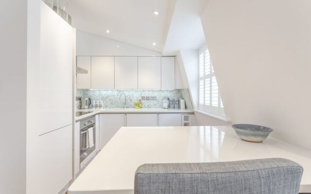 Well-Appointed 2 Bedroom East London Flat