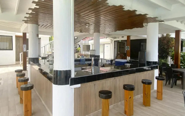Hotel On Vacation Blue Reef