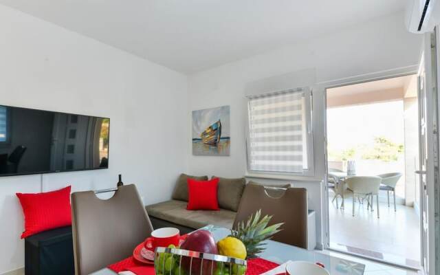 Alluring Apartment in Vir near Sea Beach