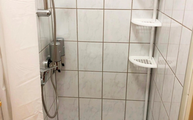 New, bright apartment near the metro!