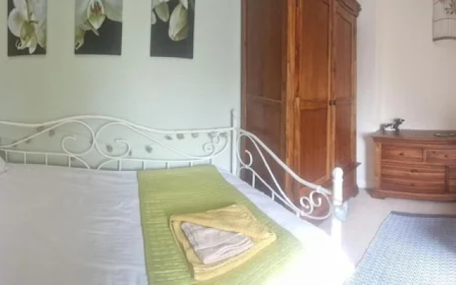 3br-sleeps6-petsok-off Road Parking-garden