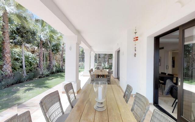 27175-Luxury Villa with heated pool