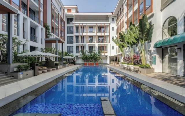 Hidden Gem Luxe Suite w Pool View - 1km to Beach