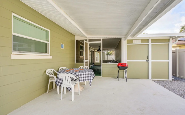 4 Mi to Legoland: Poolside Paradise!