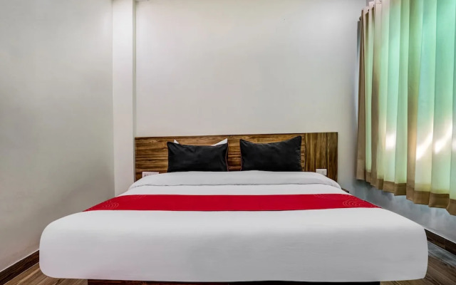 OYO Collection O 77711 Golden Tulipz