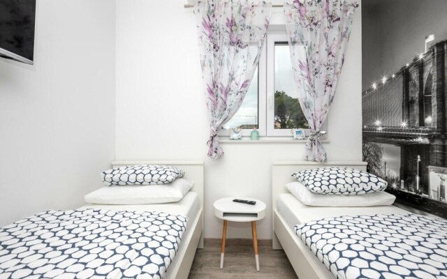 Amazing Apartment in Makarska With 2 Bedrooms and Wifi