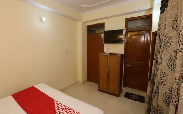 OYO 14212 Tanwar Regency