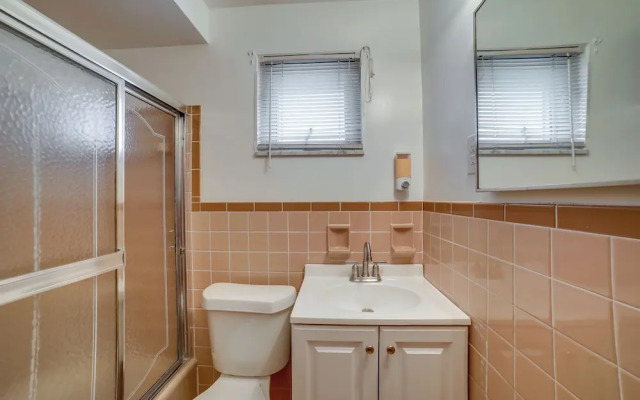 3 Mi to Downtown: Pittsburgh Home w/ Balcony!