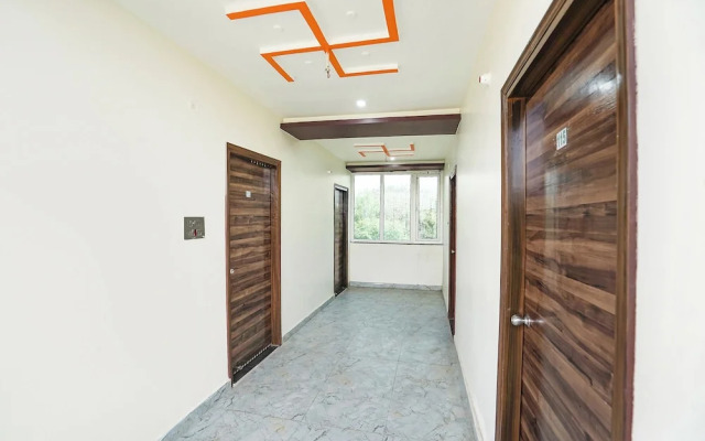 Fabhotel Radhika Palace