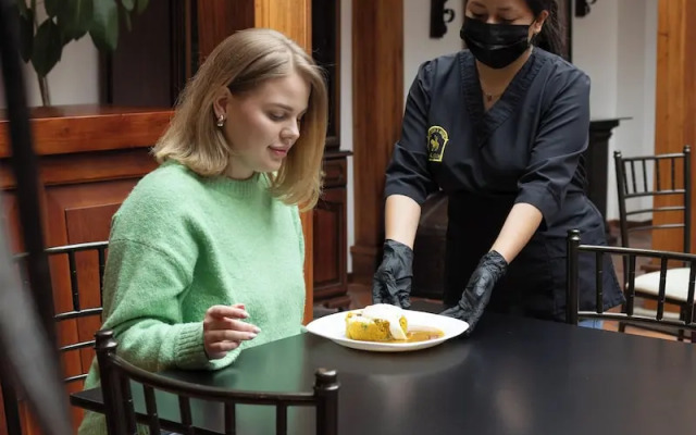 Hotel & Suites El Quijote