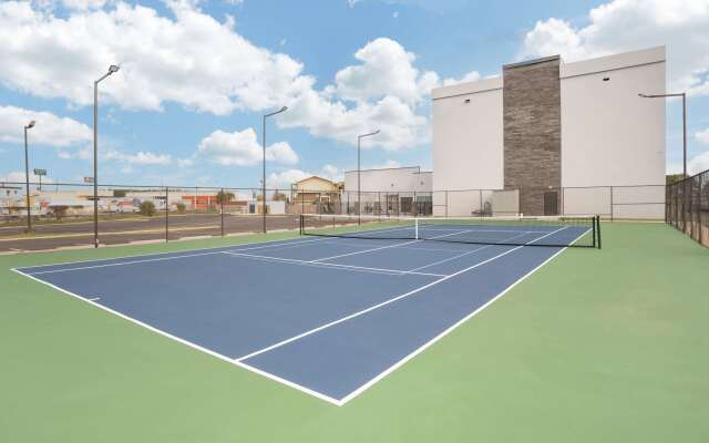 Best Western Plus Mobile Inn & Suites