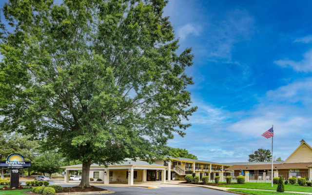 Days Inn & Suites by Wyndham Williamsburg Colonial