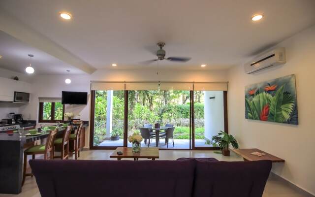 Loft with Jungle View hosted by Olahola