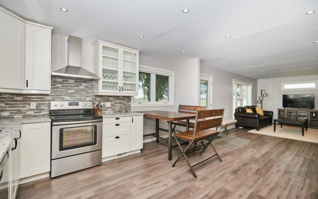 Niagara Vineyard Contemporary