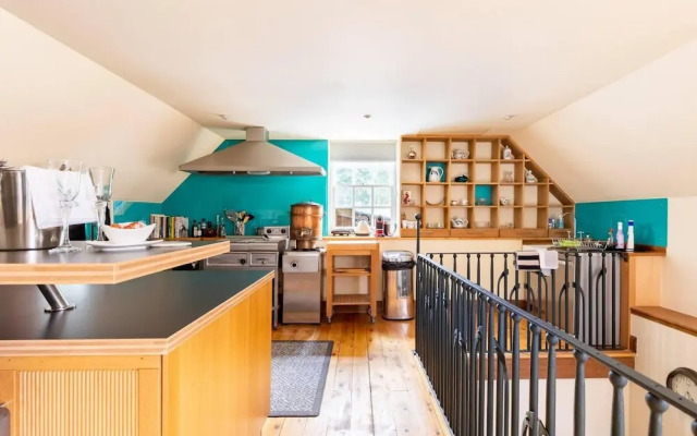 Stunning Luxury Duplex With Hot Tub and Aircon