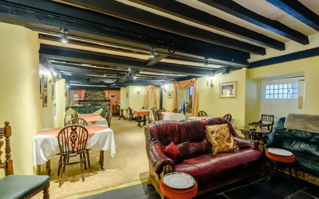 Pen-Y-Bont Hotel