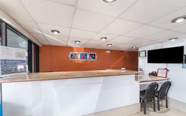Econo Lodge Central