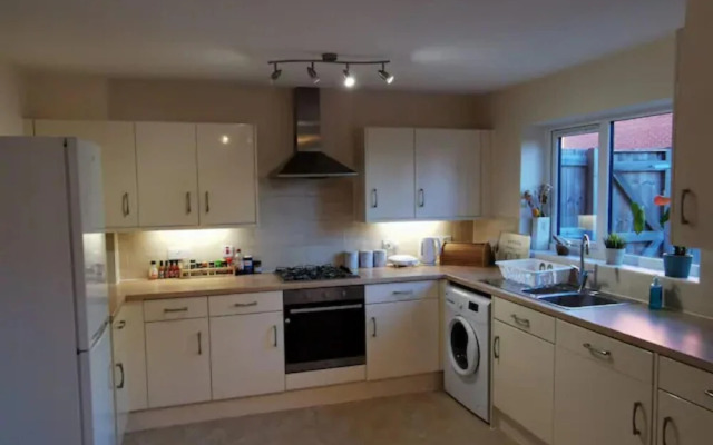 Entire 3 Bedroom House Manchester Free Parking