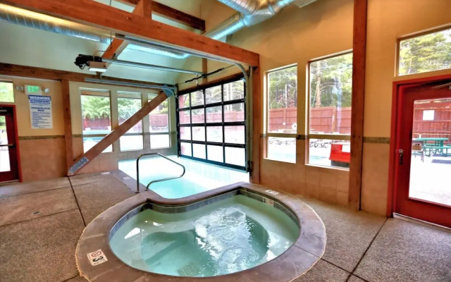 Pine Ridge 11e 2 Bedroom Condo