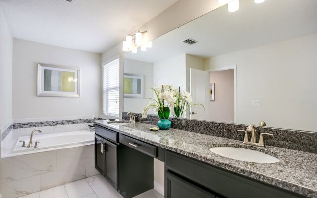 5 Bdrm Gated Golf Community Villa