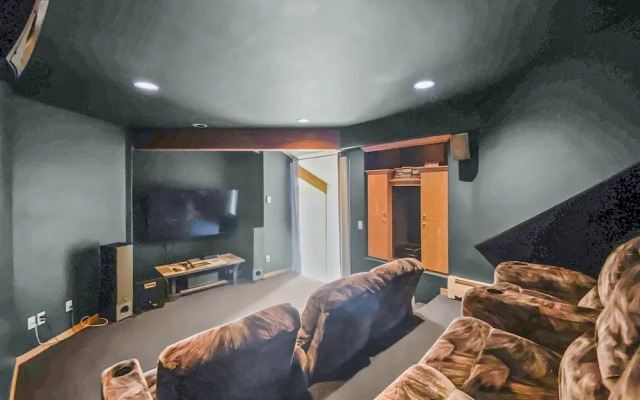 Mountain View Ski Lodge 5 Bedroom Townhouse